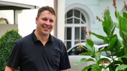 Bild: Petra Hartl
Martin Schafbauer vom Einwohneramt der Stadt Amberg mit der neuen Briefwahlurne.