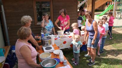 Bild: fvo
Ferienprogramm - Blumenfreunde kochen Apfelmus und backen Waffeln