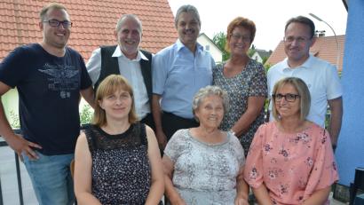 Bild: dob
Erika Sier hat kein leichtes Leben hinter sich. Trotzdem hat sie alle Herausforderungen beherzt angenommen. Jetzt feierte sie ihren 80. Geburtstag und viele Gratulanten standen bei ihr an.