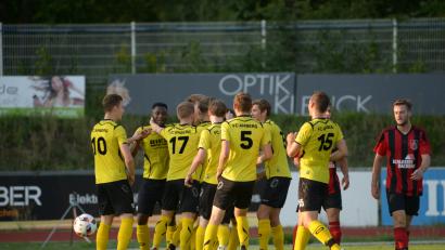 Bild: ref
Mit 1:0 gewann der FC Amberg (links) am Feiertag gegen den SSV Paulsdorf.