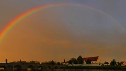 Bild: tr
Regenbogen am Fischhofpark in Tirschenreuth.
