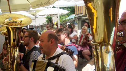 Bild: rrd
Teilansicht des Orchesters in Hirschbach bei der Noukirwa.