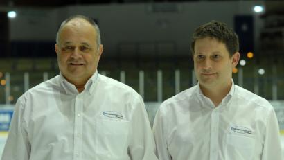 Bild: gb
Thomas Siller (links) und Tobias Hacker, Noch-Vorsitzende des 1. EV Weiden und Gesellschafter der Blue-Devils-Spielbetriebs-GmbH, hoffen auf einen erfolgreichen Saisonverlauf.