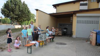 Bild: pi
Die Kinder bewiesen ein gute Auge und treffen mit dem Lasergewehr oft ins Ziel.