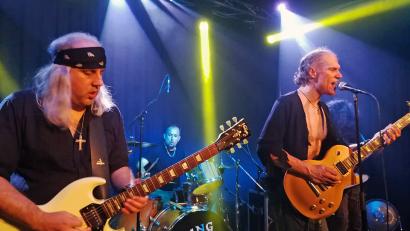 Bild: lst
Die kalifornische „Heavy Metal"-Band „Slough Feg" mit Frontman Michael Scalzi (rechts) erweisen sich als die Headliner der „Metal Night" des Rockmusikclubs „Salute".