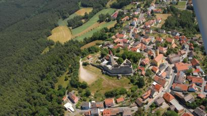 Bild: Michael Ascherl [Michael Ascherl] (michael.ascherl@oberpfalzmedien.de, mascherl)
Eineinhalb Jahre war Leuchtenberg ohne gültigen Haushalt. In der vergangenen Marktratssitzung verabschieden die Räte den Haushalt für das Jahr 2018.