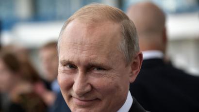 Bild: Alexei Nikolsky/Pool Sputnik Kremlin/AP/dpa
Wladimir Putin, Präsident von Russland, wird in der Partnergemeinde Pleysteins in die Kameras lächeln.