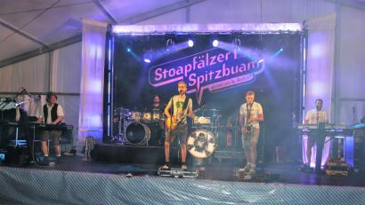 Bild: ral
Die „Stoapfälzer Spitzbuam“ zogen bei der Schmidgadener Dorfkirchweih ein musikalisches Feuerwerk ab.