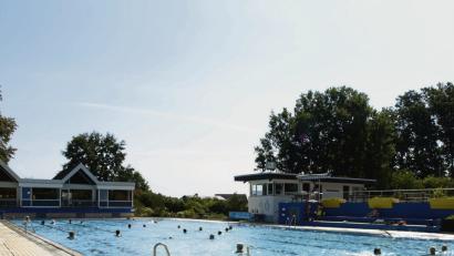 Bild: psba
Das Waldbad in Sulzbach-Rosenberg ist auch dieses Jahr gut besucht. Viele brauchen von der andauernden Hitze eine Abkühlung.