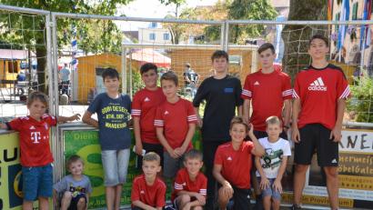 Bild: dob
Beim Ferienprogramm der SpVgg Vohenstrauß treten die Kicker im Soccer-Cage zum Wettbewerb an.