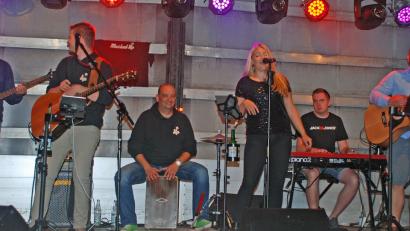 Bild: wee
"Mashed Up" sorgte bei der Seenacht des Sportanglerbundes für beste Partystimmung.