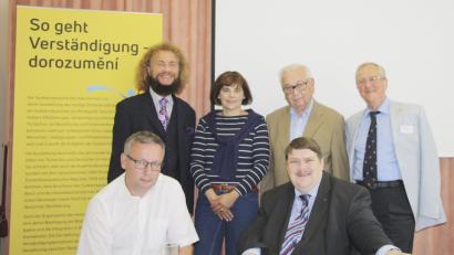 Bild: exb
Der Vorstand des Fördervereins Maria Kulm bei den Marienbader Gesprächen 2018: (hinten, von links) Luis-Andreas Hart, Claudia Königer, Josef Döllner und Dr. Helmut Eikam sowie (vorne, von links) Jan Sicha und Bernd Posselt.