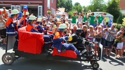 Bild: Wolfgang Steinbacher
Die Feuerwehr fährt natürlich auch mit: Samstag ist wieder Seifenkistenrennen in Kümmersbruck.