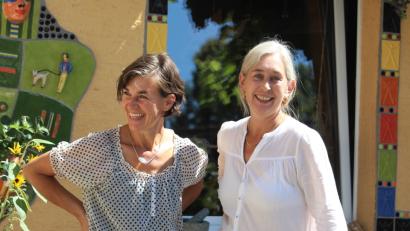 Bild: Dagmar Williamson
Michaela Peter und Anne Berghöfer im Innenhof der Pfistermeisterstraße 6. Auch hier macht sich das Fensterrecht geltend.