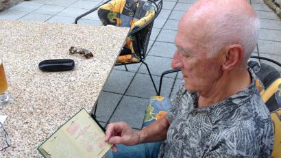 Bild: Manfred Gleißner
Auf den Stempel ist Alois Wolfram noch heute stolz: Er dokumentiert die letzte genehmigte Einreise nach der Besetzung.
