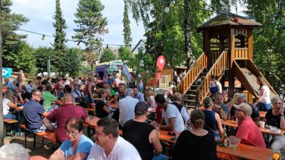 Bild: twi
Bei schönem Sommerwetter herrschte großer Andrang und gute Stimmungauf dem Spielplatzfest