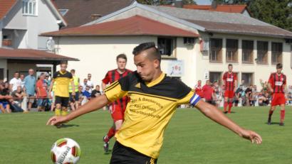 Bild: Rudi Gebert
Der FC Tirschenreuth empfängt am Sonntag den SSV Kasendorf. Nicht dabei ist Angreifer Daniel Lauterbach, der wegen einer Knieverletzung für unbestimmte Zeit ausfällt.
