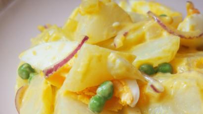 Bild: Doreen Hassek/dekoreen.blogspot.de/dpa
Ein Kartoffelsalat, der ohne die Knollen auskommt: Stattdessen kommt Kohlrabi in den Salat.