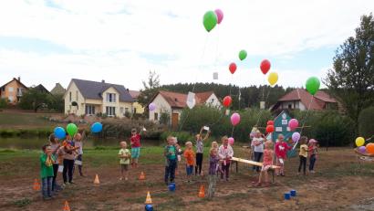 Bild: bk
Den Abschluss des Kinderfests bildet das traditionelle Luftballonsteigen.