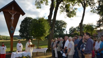 Bild: dob
Das traditionelle Kreuzfest in Unterlind bekommt in diesem Jahr einen außergewöhnlichen Charakter. Erstmals erklingt die kürzlich neu geweihte Glocke im neuen Turm.