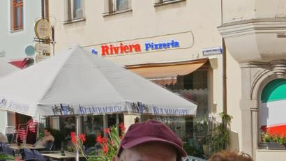 Bild: tr
Danilo und Maria Marzinotto betreiben seit 50 Jahren die Eisdiele und Pizzeria "Riviera" am unteren Marktplatz in Tirschenreuth.