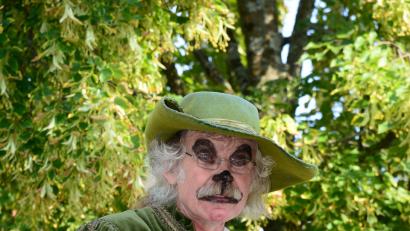 Bild: bey
Johannes Rupprecht spielt den gestiefelten Kater und hat für die Erzählungen auch die Texte geschrieben.