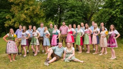 Bild: sak
14 Kirwapaare tanzen am Sonntag, 26. August, den Schlichter Kirwabaum aus und küren ihr neues Oberkirwapaar.