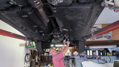 Bild: bsc
Fast täglich „schraubt“ Alexander Weig an seinen Autos. Der sympathische Motorsportler hat sich auf Bergrennen spezialisiert, freut sich jedoch enorm auf die Gleichmäßigkeitsprüfung beim „3. Friedenfelser Berg-Classic-Preis“ am Wochenende.