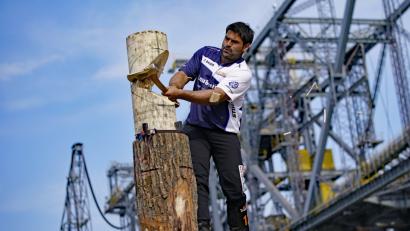 Bild: Stihl Timbersports
Nach einem verhaltenen Start in den Wettbewerb kann sich Peter Bauer noch Platz drei sichern.