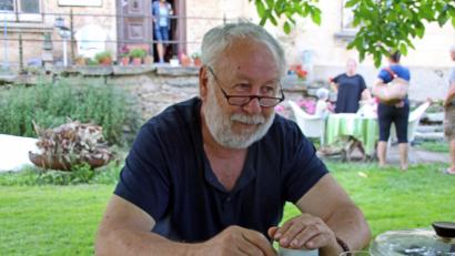 Bild: jrh
Die Atmosphäre erinnert an Tschechows Kirschgarten, auch wenn Pavel Fidermák lieber Sliwowitz brennt: Der Mann, der vor 50 Jahren den Eisernen Vorhang überwand, wohnt keine 60 Kilometer von Weiden im Dorf Dubec.