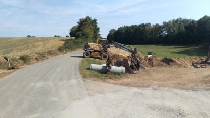 Bild: exb
Achtung Umleitung. Jetzt wird die Ortsverbindungsstraße zwischen Pleisdorf und Bernstein ertüchtigt.