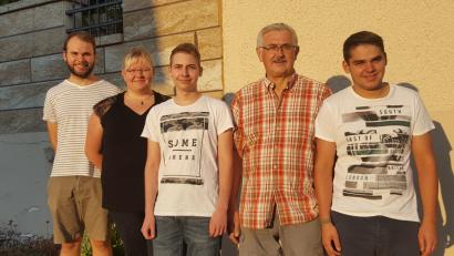 Bild: nib
Julian Kemptner, Christina Ketzler, Fabian Rockinger, Willi Stöckl und Benedikt Kemptner (von links) starten für die "Hubertus"-Schützen Knölling bei der Deutschen Meisterschaft.