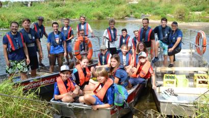 Bild: du
In drei stabilen Booten befährt der Feuerwehrnachwuchs die Naab.