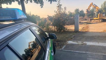 Bild: Alexander Auer
Die Einsatzkräfte von Polizei, Feuerwehr und Rettungsdienst sperren das betroffene Areal ab.