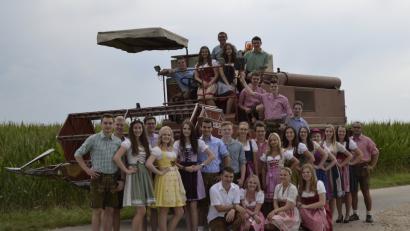 Bild: ohr
Nicht mit dem bekannten Traktor, sondern mit dem Mähdrescher holen am nächsten Wochenende die Kirwaburschen ihre „Resis“ ab, um danach zünftig zu feiern.