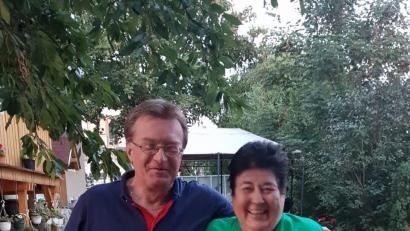 Bild: exb
Dolores Gebel (rechts) ist eine wertvolle Stütze im Kegelverein. Ihre Leistung würdigt Wolfgang Reichert (links) mit einer Ehrung.
