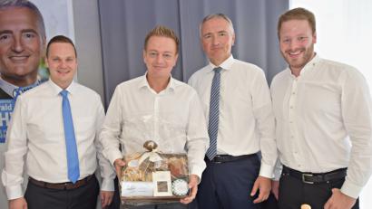 Bild: no
Einer Diskussion über die Probleme des Mittelstands stellen sich (von links) Jungunternehmer Sebastian Zeisig, die Landtagsabgeordneten Karl Straub und Harald Schwartz sowie Bezirkstagslistenkandidat Henner Wasmuth.