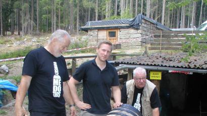 Bild: gis
Gaaaanz vorsichtig muss man mit dem edlen Tropfen umgehen