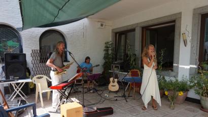 Bild: eib
Spontan mit dabei „Zingara Ma“, Zigeunermusikprojekt mit David Mages, Neelam Katrin Mages und Cyrus Saleki.