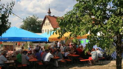 Bild: wro
Die frische Halbe Bier und die Brotzeiten schmecken. Der Gumpener O'schnitt ist gut besucht.