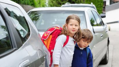 Bild: photophonie - stock.adobe.com
Oft schätzen Kinder Geschwindigkeiten falsch ein.