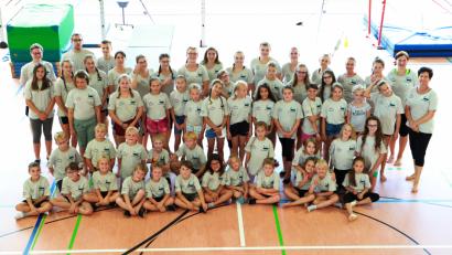 Bild: njn
48 Kinder und 15 Betreuer verbrachten vier Tage beim Turncamp in der Doppelsporthalle. Mit auf dem Bild Organisatorin Sonja Grünauer (rechts).