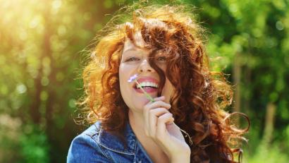 Bild: stock.adobe.com/mariesacha
Genießen Sie die Sommersonne im Freien. Einfaches Vergnügen kostet kein Geld.