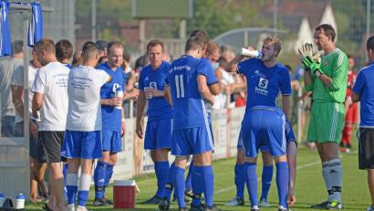 Bild: ref
Am Freitag soll es bereits abkühlen, Trinkpausen sind dann nicht mehr nötig wie in den bisherigen Spielen. Der SV Raigering erwartet im vorgezogenen Spiel der Bezirksliga Nord die SV Grafenwöhr.