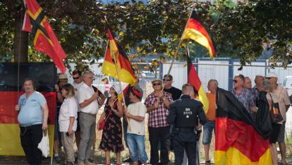 Bild: Sebastian Kahnert/ZB/dpa
Teilnehmer einer Demonstration der islamfeindlichen Pegida-Bewegung.
