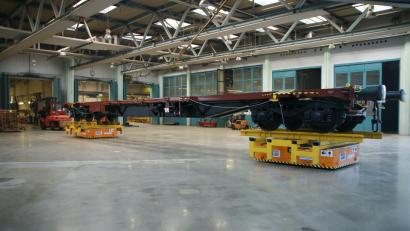 Bild: WFT
Mit Transportsystemen von WFT können lange und schwere Bauteile in alle Richtungen bewegt werden.