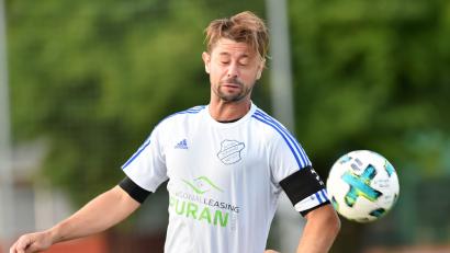 Bild: Alfred Schwarzmeier
Mit einem 1:1 wie im letzten Heimspiel gegen den FC OVI-Teunz kann die SpVgg Schirmitz diesmal nicht zufrieden sein. Gegen den SSV Paulsdorf wollen Markus Peetz (links) und Co. endlich den ersten Saisonsieg einfahren.