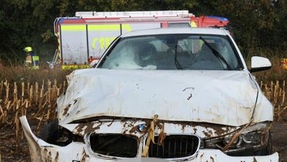 Bild: gf
Total beschädigt bleibt der BMW im Maisfeld stehen.