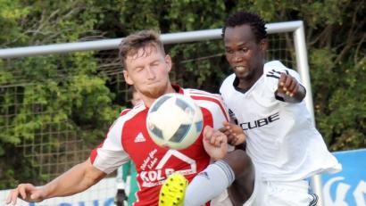 Bild: hho
Zum Spitzenspiel der Bezirksliga Oberfranken Ost empfängt der SV Poppenreuth (rechts Mamoudou Sidibe in der Partie gegen Saas-Bayreuth) am Sonntag den VfR Katschenreuth.
