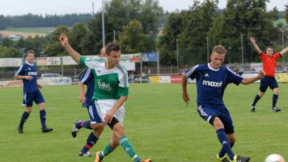 Bild: Rudi Gebert
Der SV Mitterteich empfängt am Samstag um 15 Uhr den SC Großschwarzenlohe. Hinter dem Einsatz von Mauricio Göhlert (grünes Trikot) steht ein Fragezeichen.